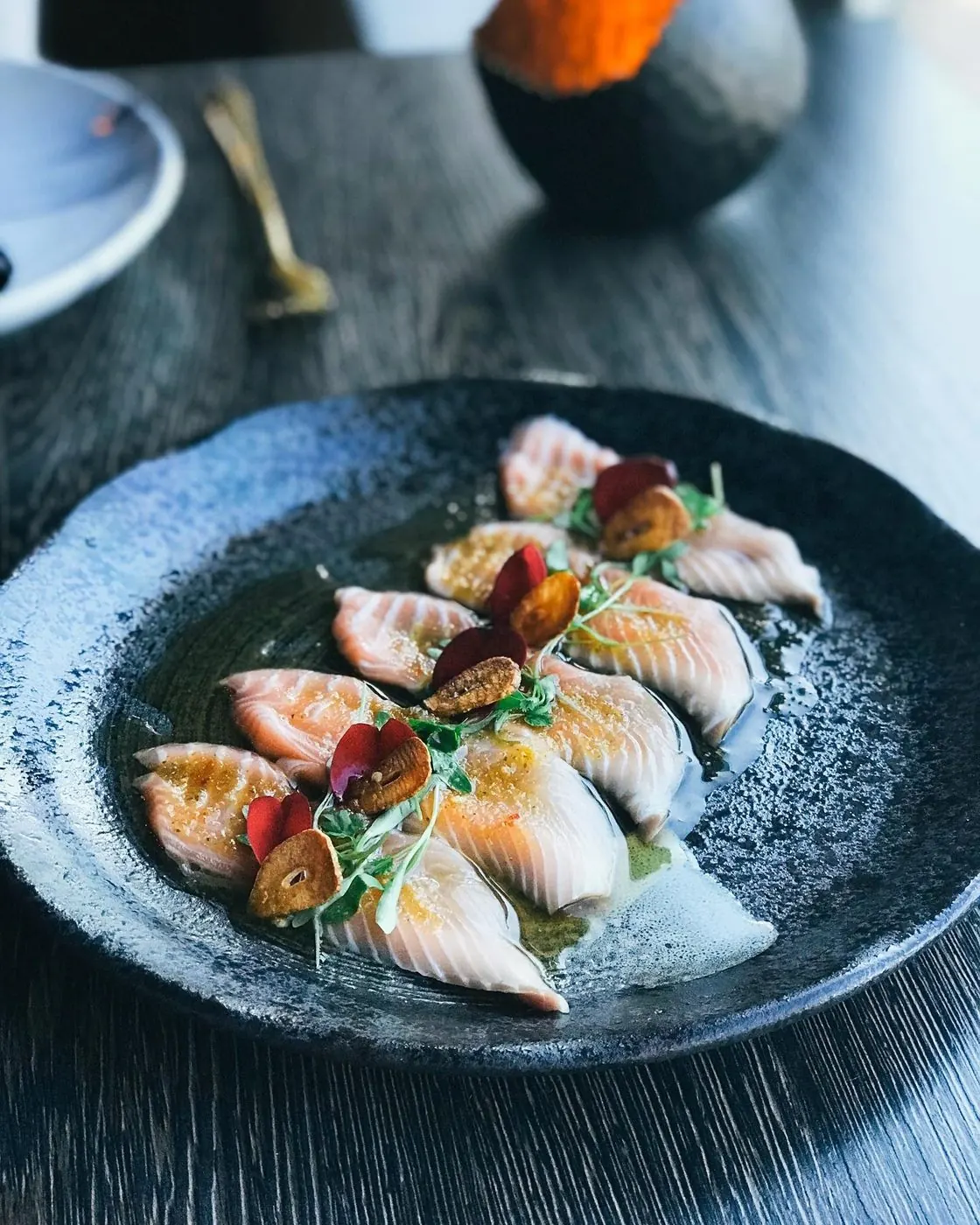 Cured salmon with herbs and chili